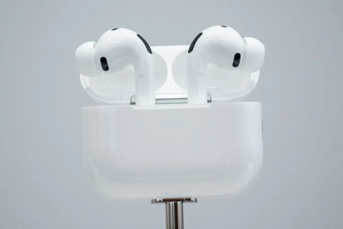 Apple AI AirPods with Cameras Targeting 2027 Launch