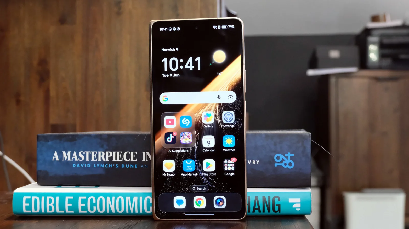 Honor Magic V6: Foldable Phone Boasts Snapdragon 8 Elite