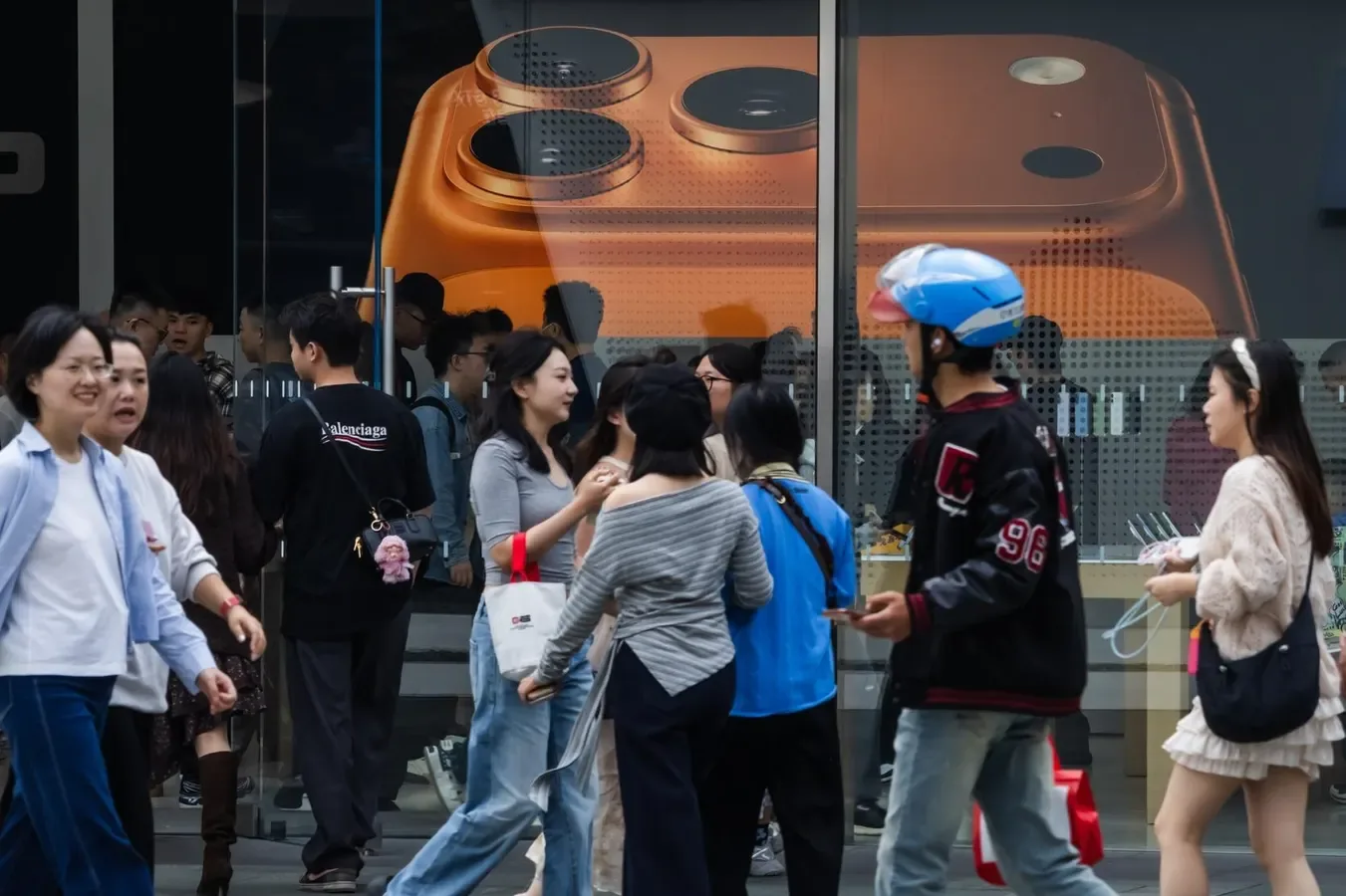 iPhone 18 Pro Launch Strategy Targets Rivals