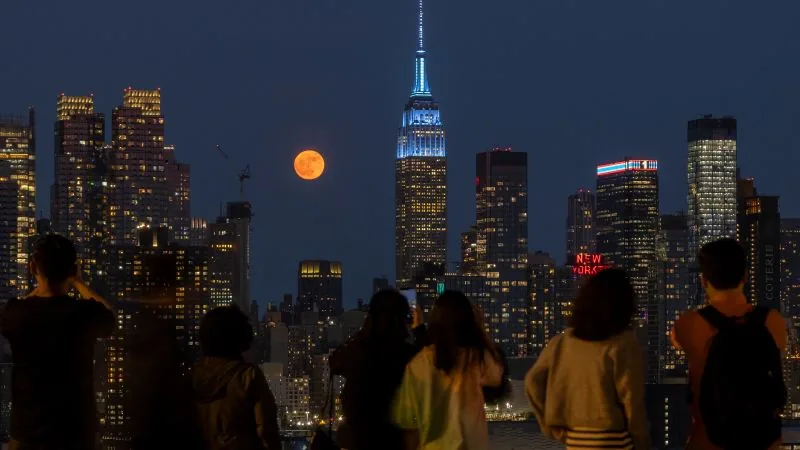 June Strawberry Moon Shines Bright: Viewing Tips for 2026