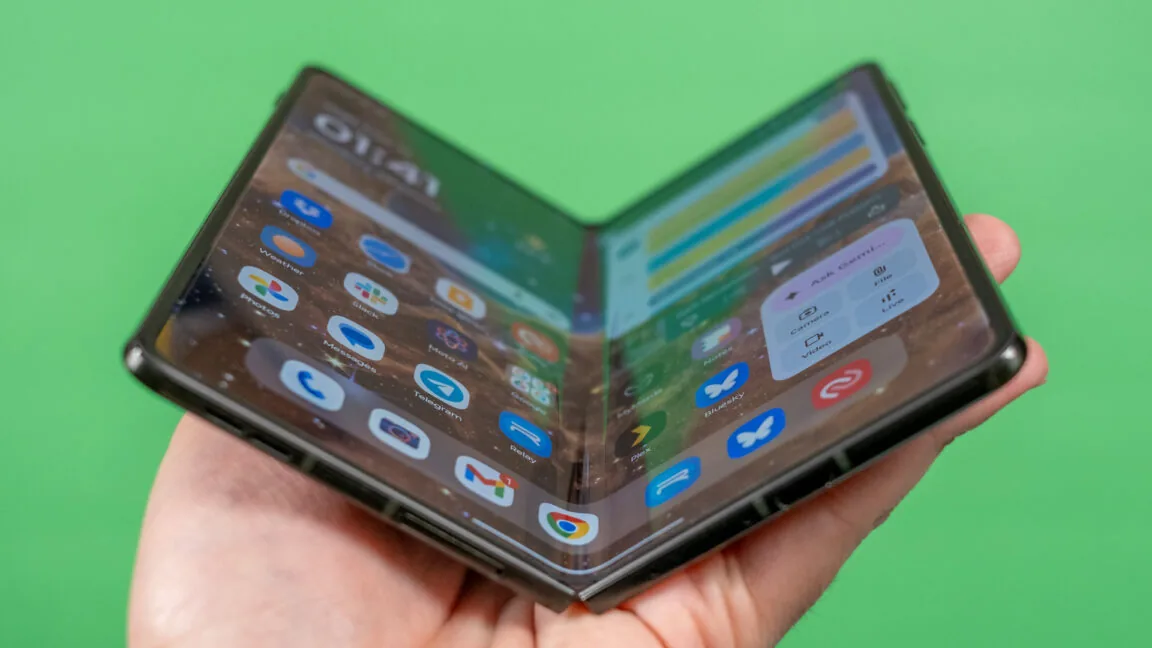 Motorola Razr Fold Review: Pocket-Sized Tablet, Premium Price Tag