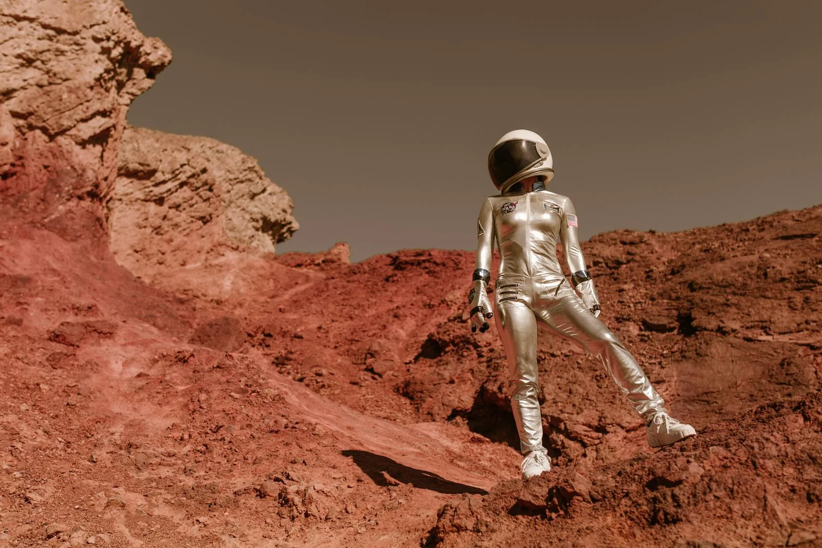 NASA Races to Replace Aging Mars Orbiters with $700M Contract