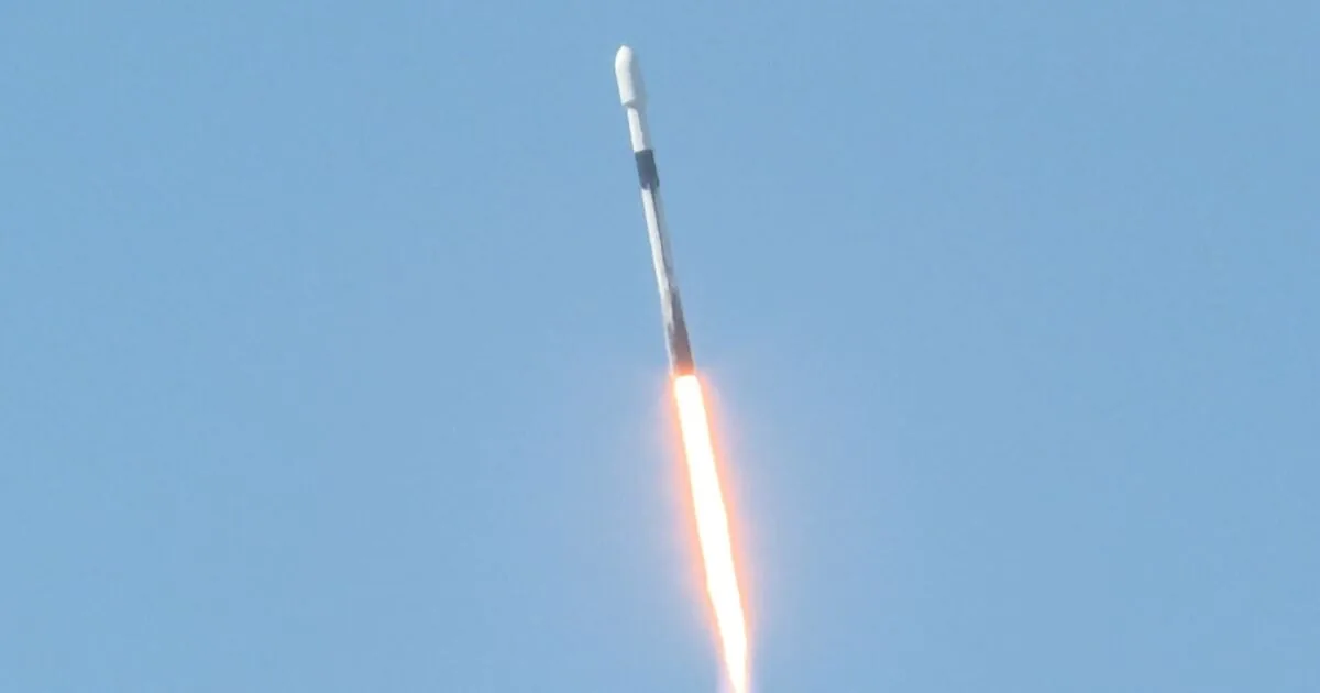 SpaceX Falcon 9 Lifts Off From Vandenberg With Starlink Satellites