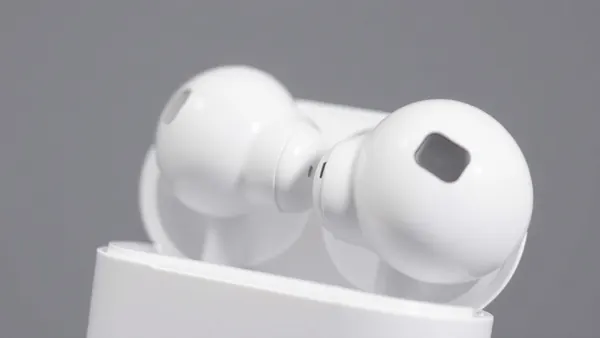 Apple AirPods With Cameras Enter Production Phase for AI Features