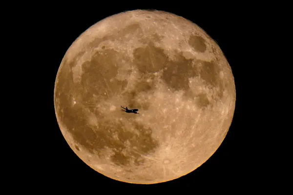 Buck Moon Peaks July 29: View July's Full Moon & 2 Meteor Showers