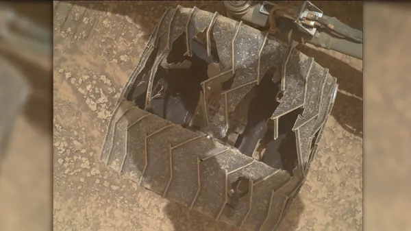 Curiosity Rover's Damaged Wheel Examined in New Mars Images