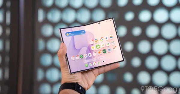 Galaxy Z Fold 8 Shatters Pre-Order Records, Outselling Note 10
