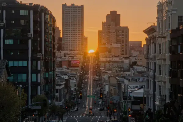 Hengefinder App Reveals Perfectly Framed Sunsets in City Streets