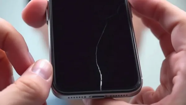 iPhone Duo Hinge Cracks Emerge Weeks After Launch