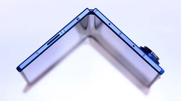 iPhone Ultra Hinge To Double as Heatsink with Liquidmetal Build