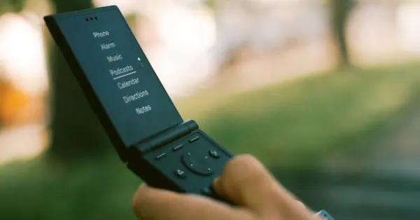 Light Flip Phone Revives Minimalist Razr Design for $299