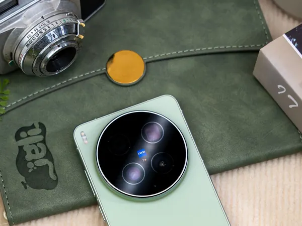 Vivo X500 Ultra Cameras: Leaks Detail 35mm Zeiss Lens Plans