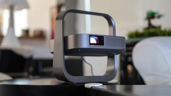 XGIMI Elfin Flip 4K: Portable Projector Delivers Sharp Image Quality